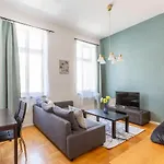 Gozsdu Aparment By Quentin Homes