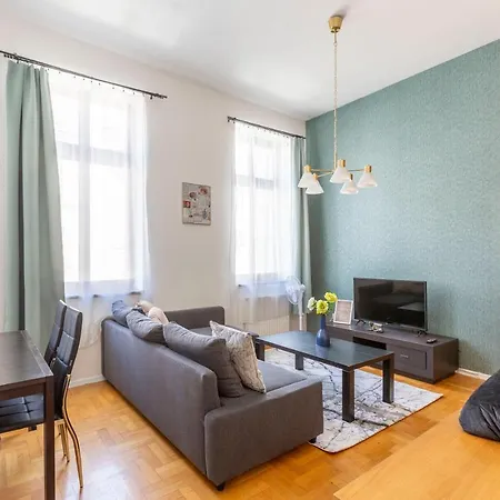 Gozsdu Aparment By Quentin Homes